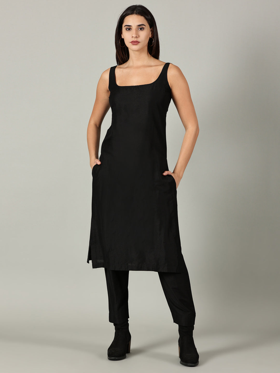 Elleora Black sleevelss Cotton Silk Kurta Set