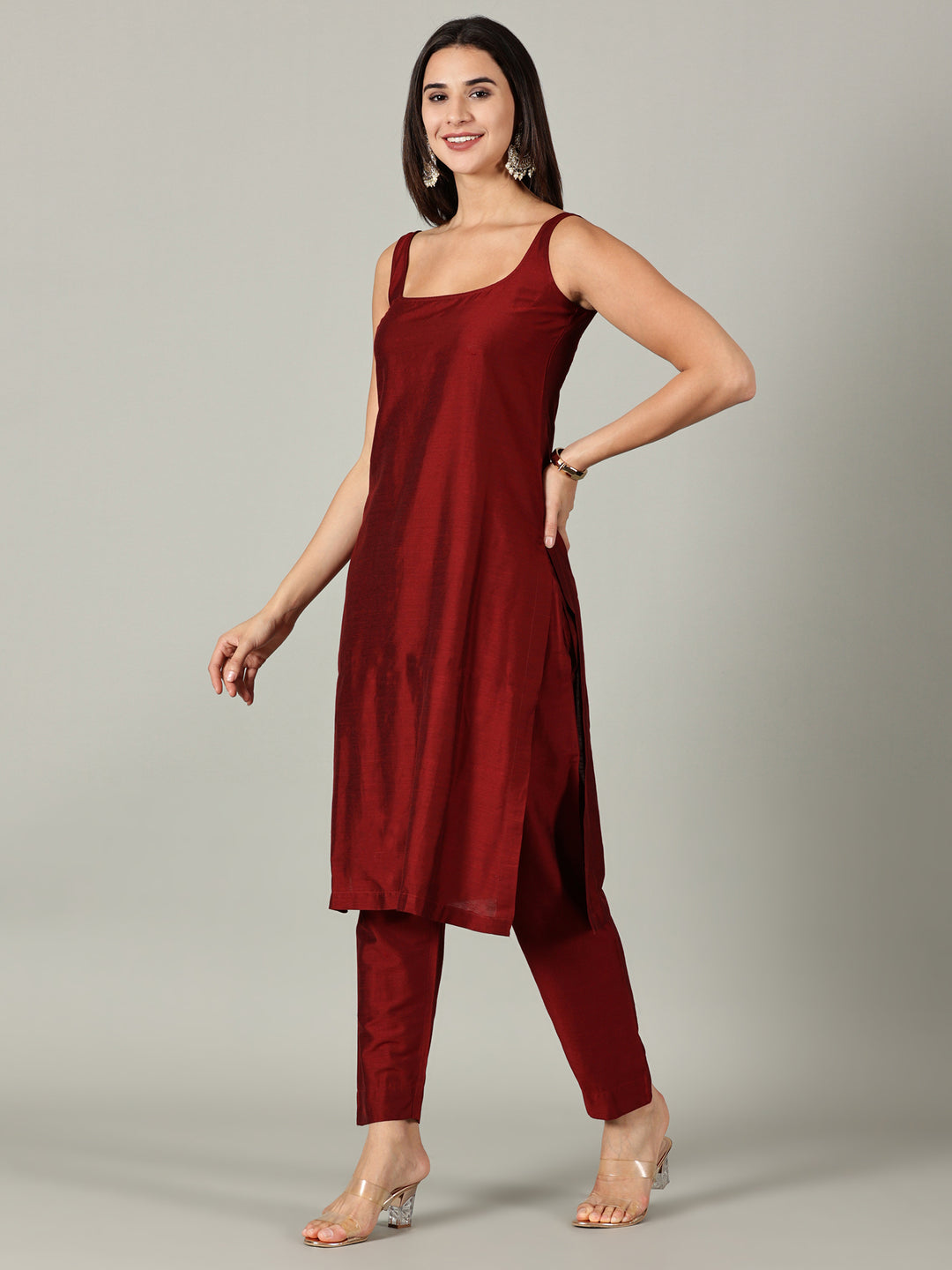 Elleora Maroon sleeveless Cotton Silk Kurta Set