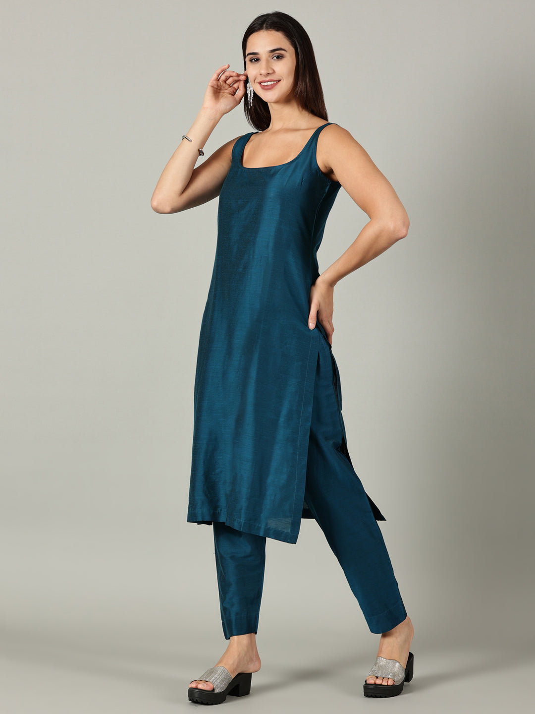 Elleora sleeveless Teal Cotton Silk Kurta Set