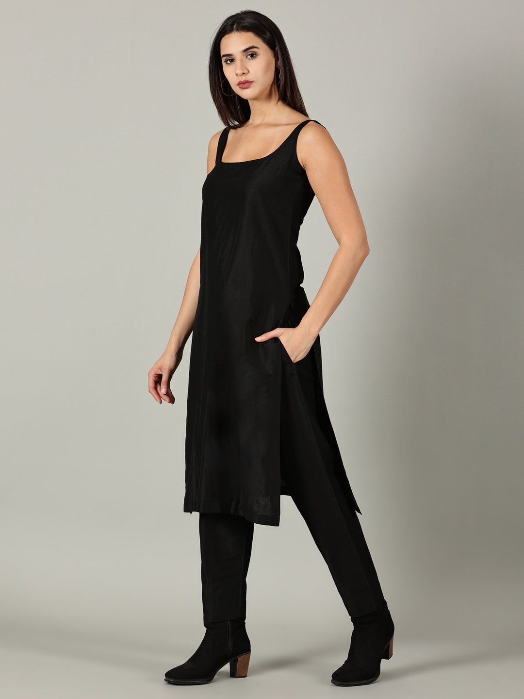 Elleora Black sleevelss Cotton Silk Kurta Set
