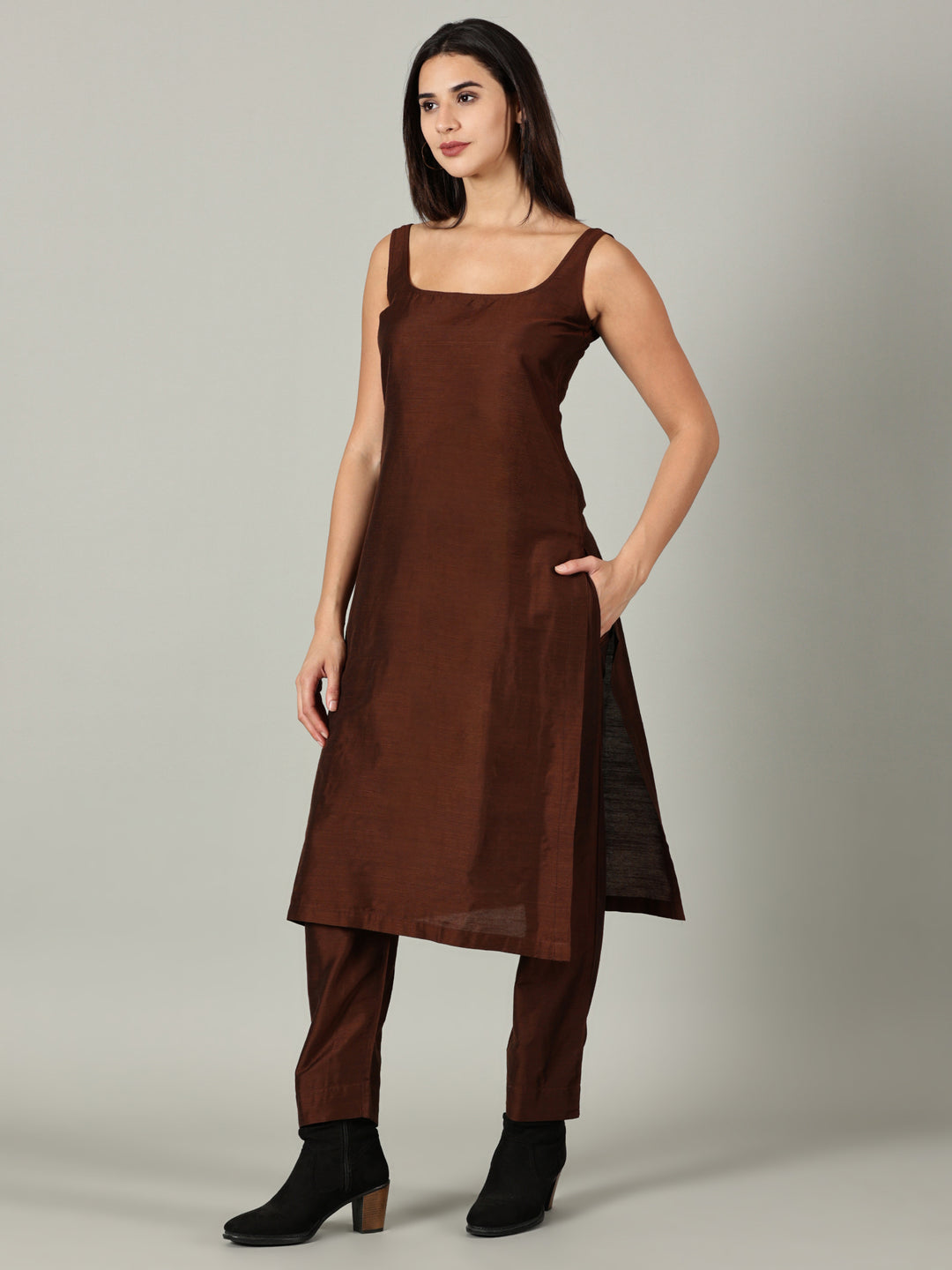 Elleora sleeveless Brown Cotton Silk Kurta Set
