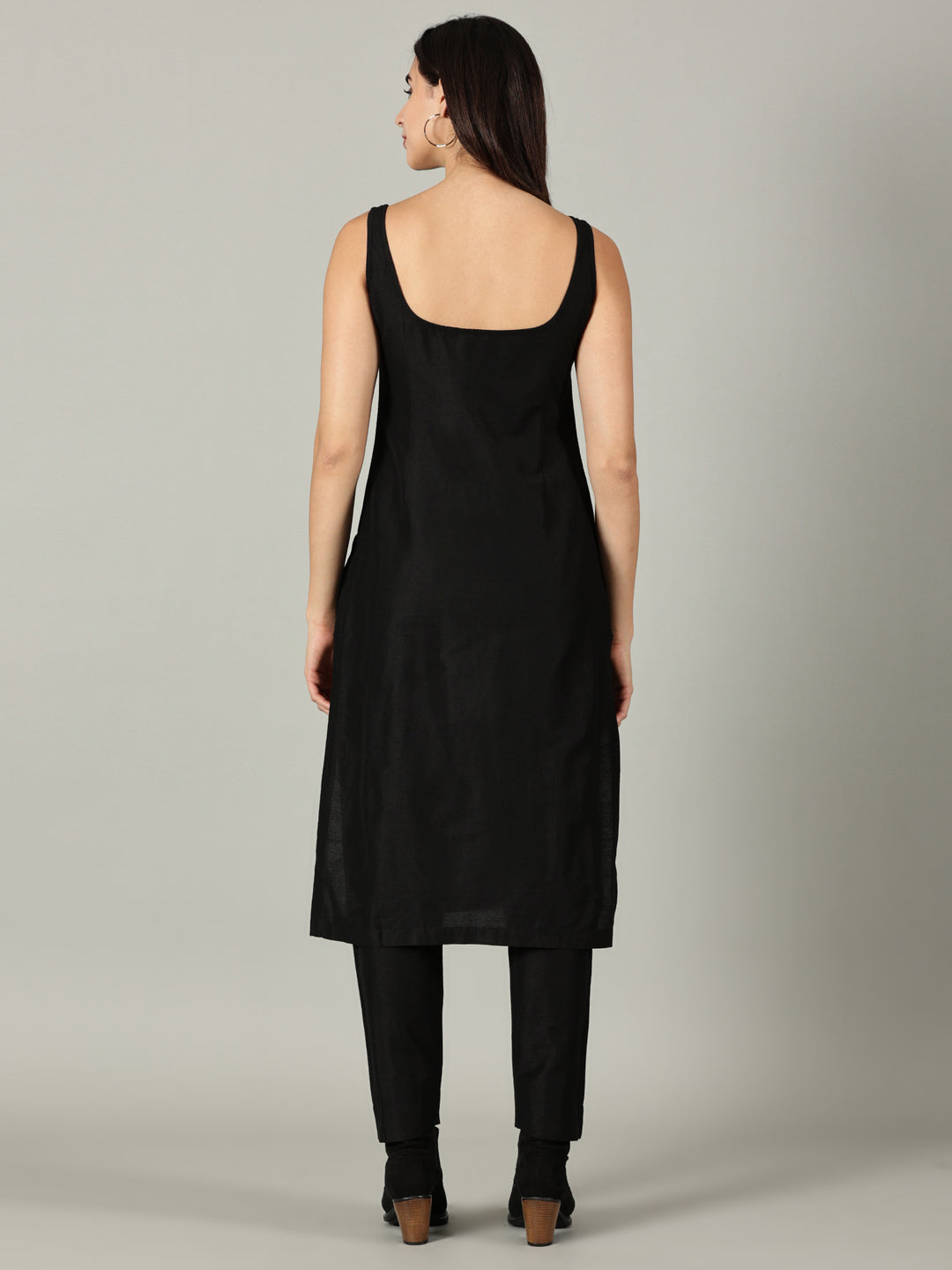 Elleora Black sleevelss Cotton Silk Kurta Set