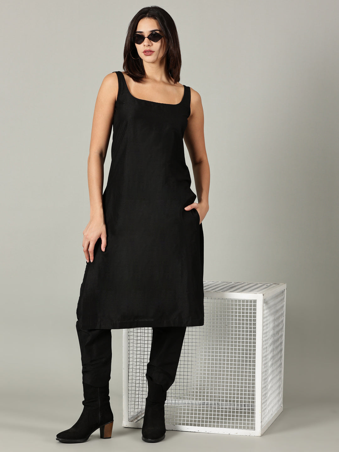 Elleora Black sleevelss Cotton Silk Kurta Set